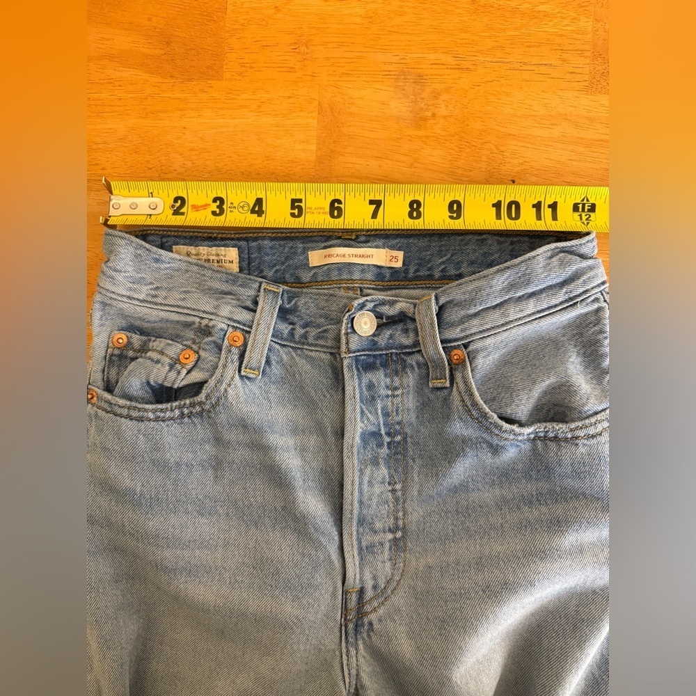 Levi Ribcage Straight Womens Jeans 25 Cropped Cut Hem 25” Inseam Light Wash - Picture 6 of 10